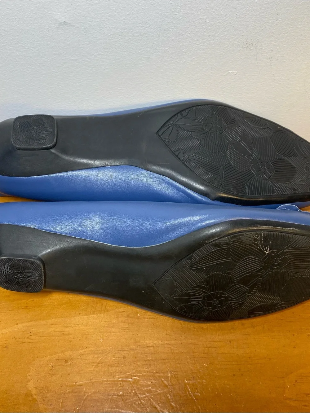 Comfortview Women's Size 12 Navy Blue Slip On Flats Shoes Flower Pom Pom